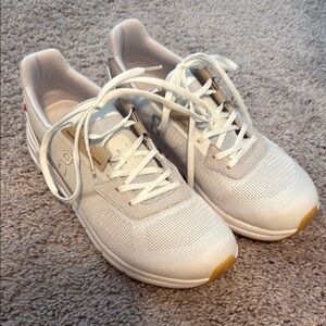 On Running Cloud Drift shoes. White/sand